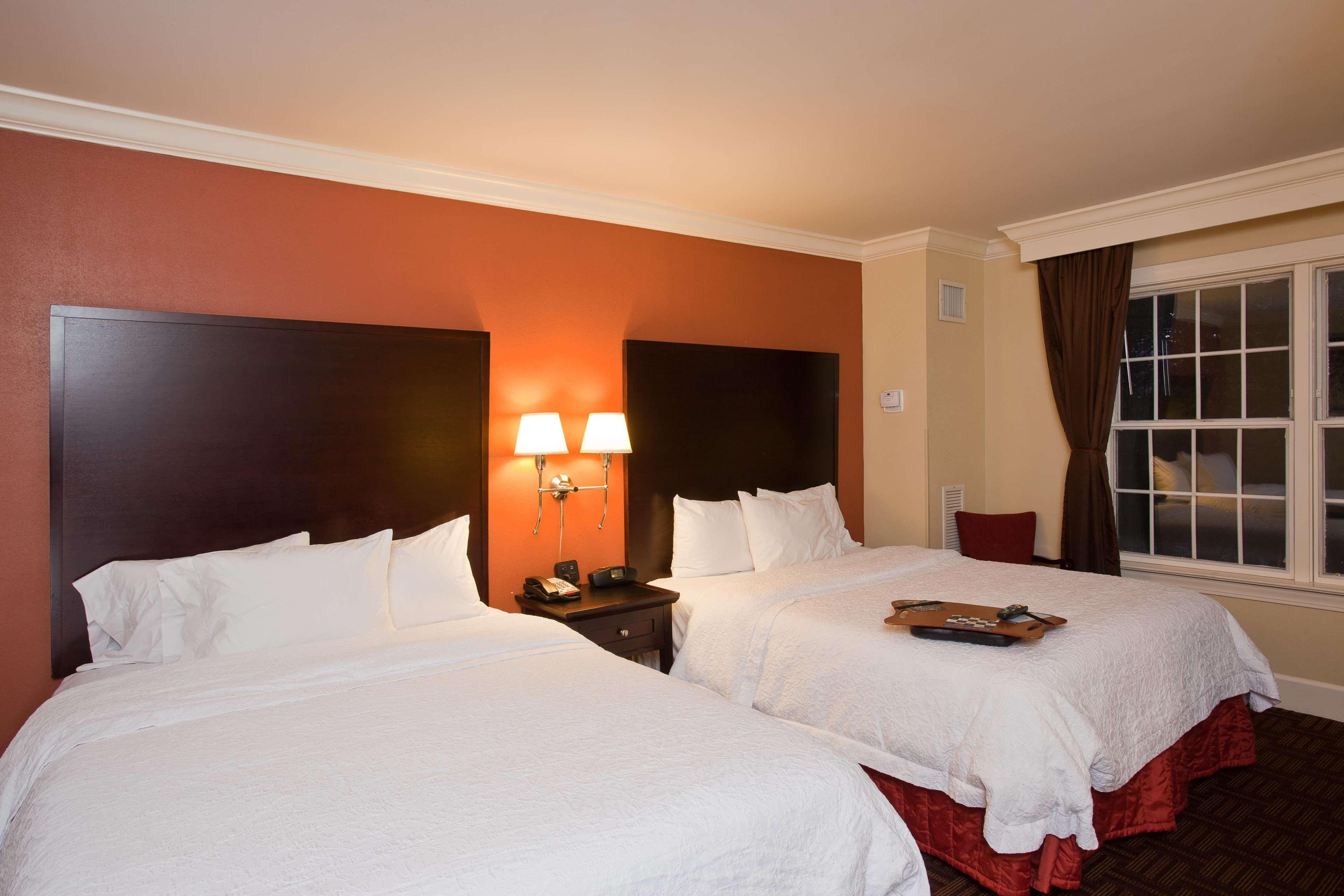 Hampton Inn & Suites Stamford Bagian luar foto