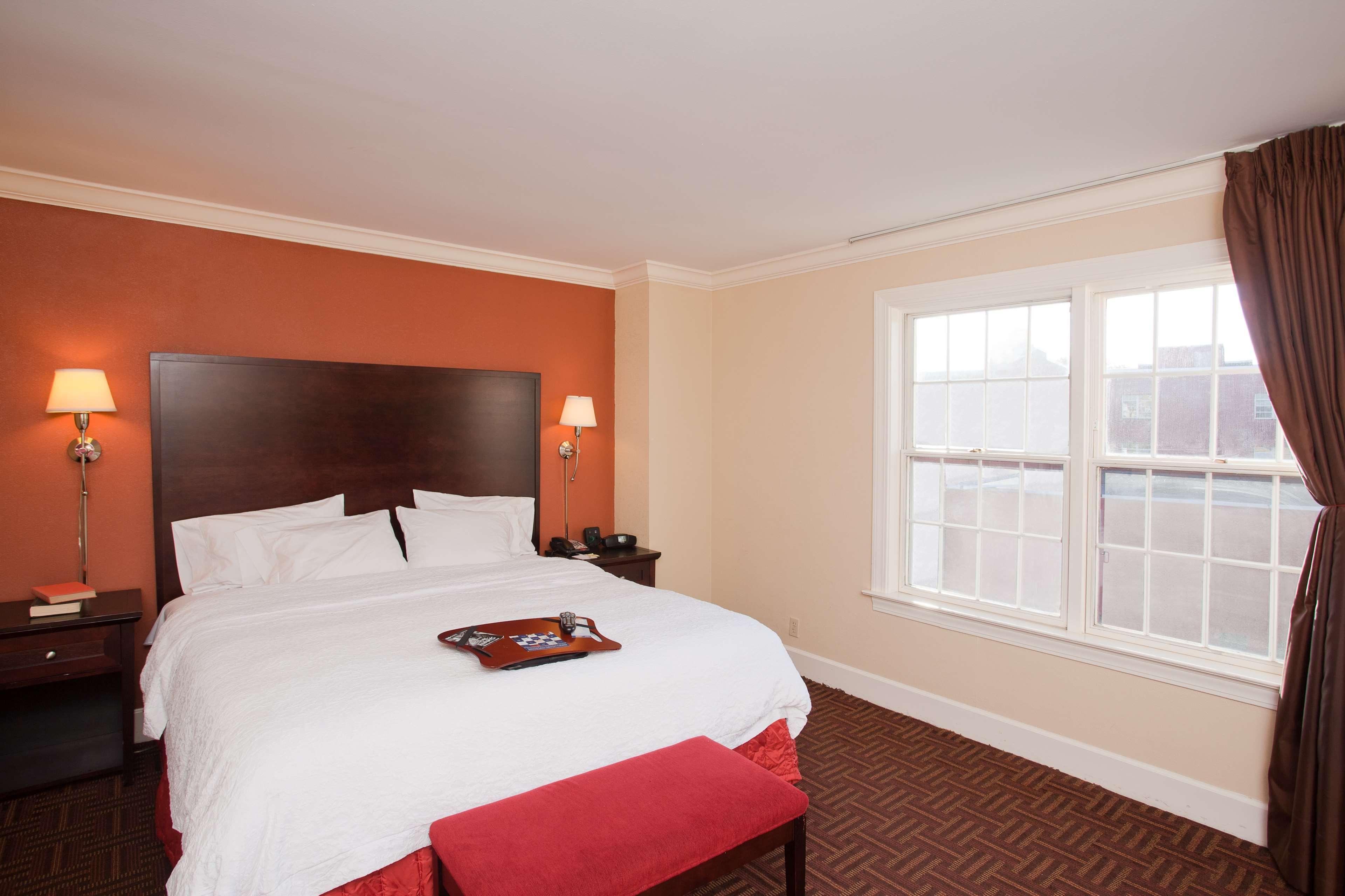 Hampton Inn & Suites Stamford Bagian luar foto