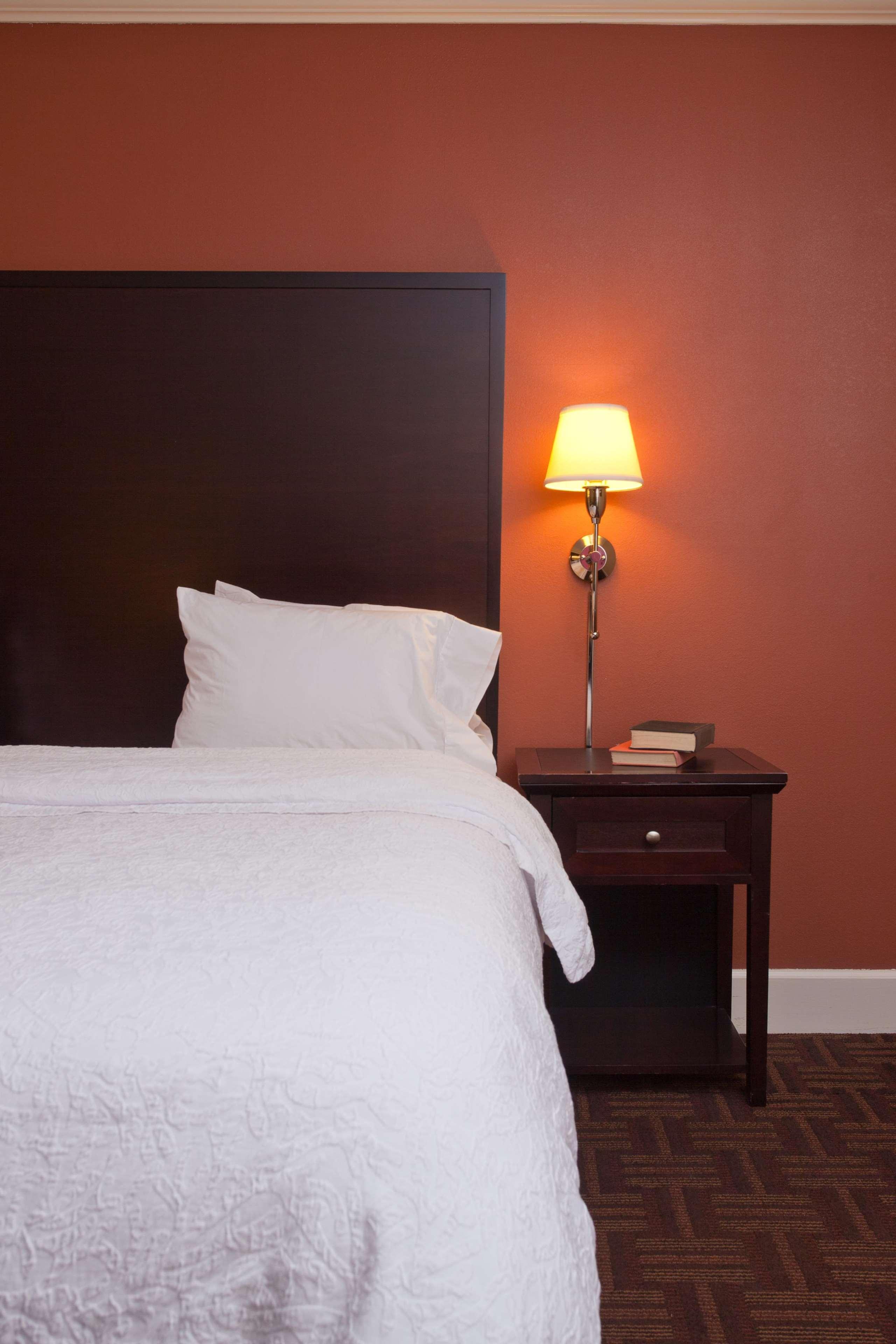 Hampton Inn & Suites Stamford Bagian luar foto