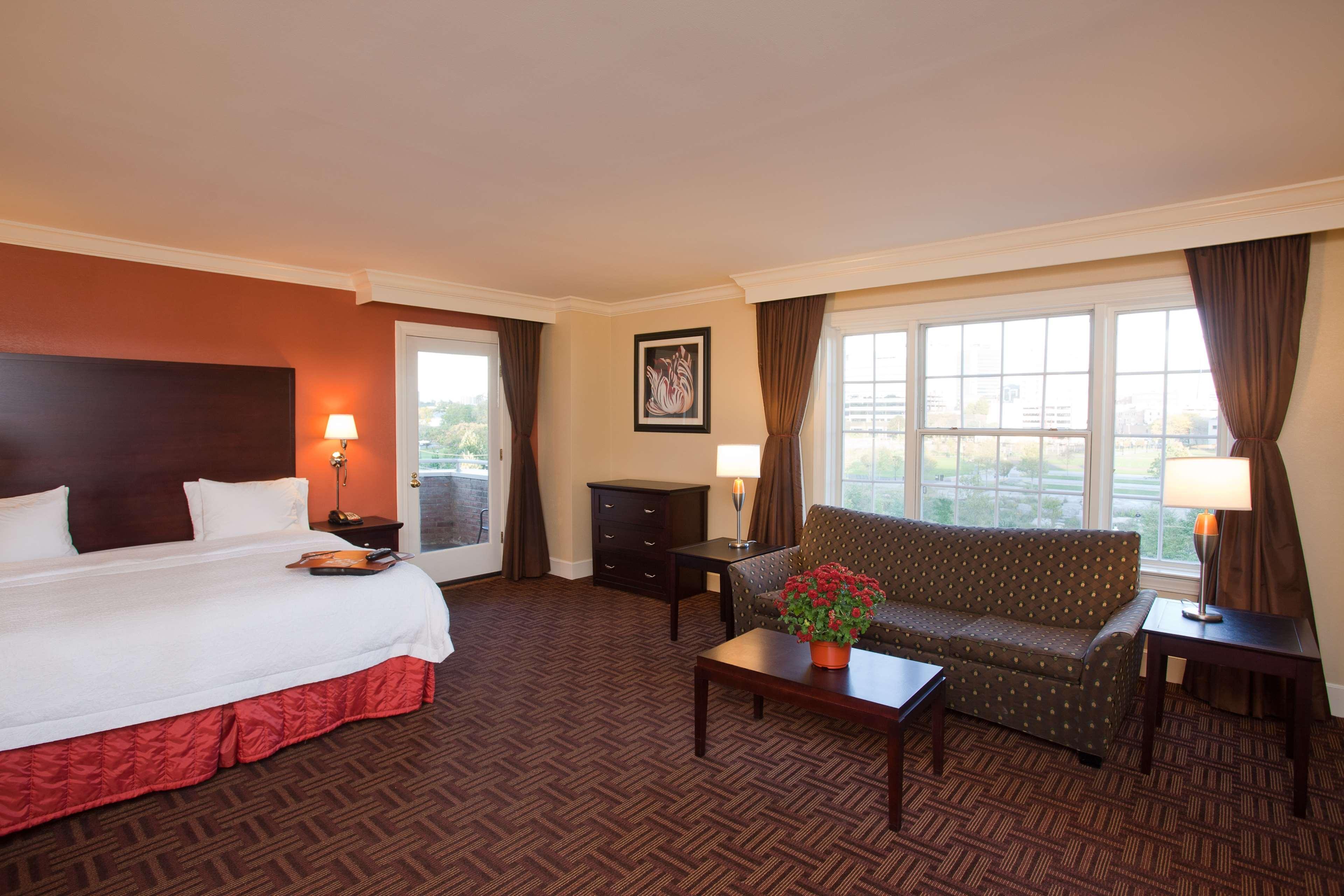Hampton Inn & Suites Stamford Bagian luar foto