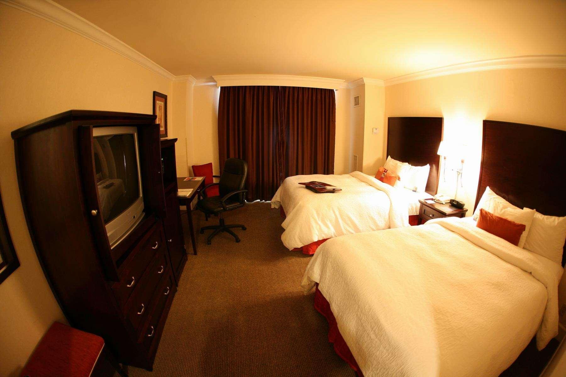 Hampton Inn & Suites Stamford Bagian luar foto