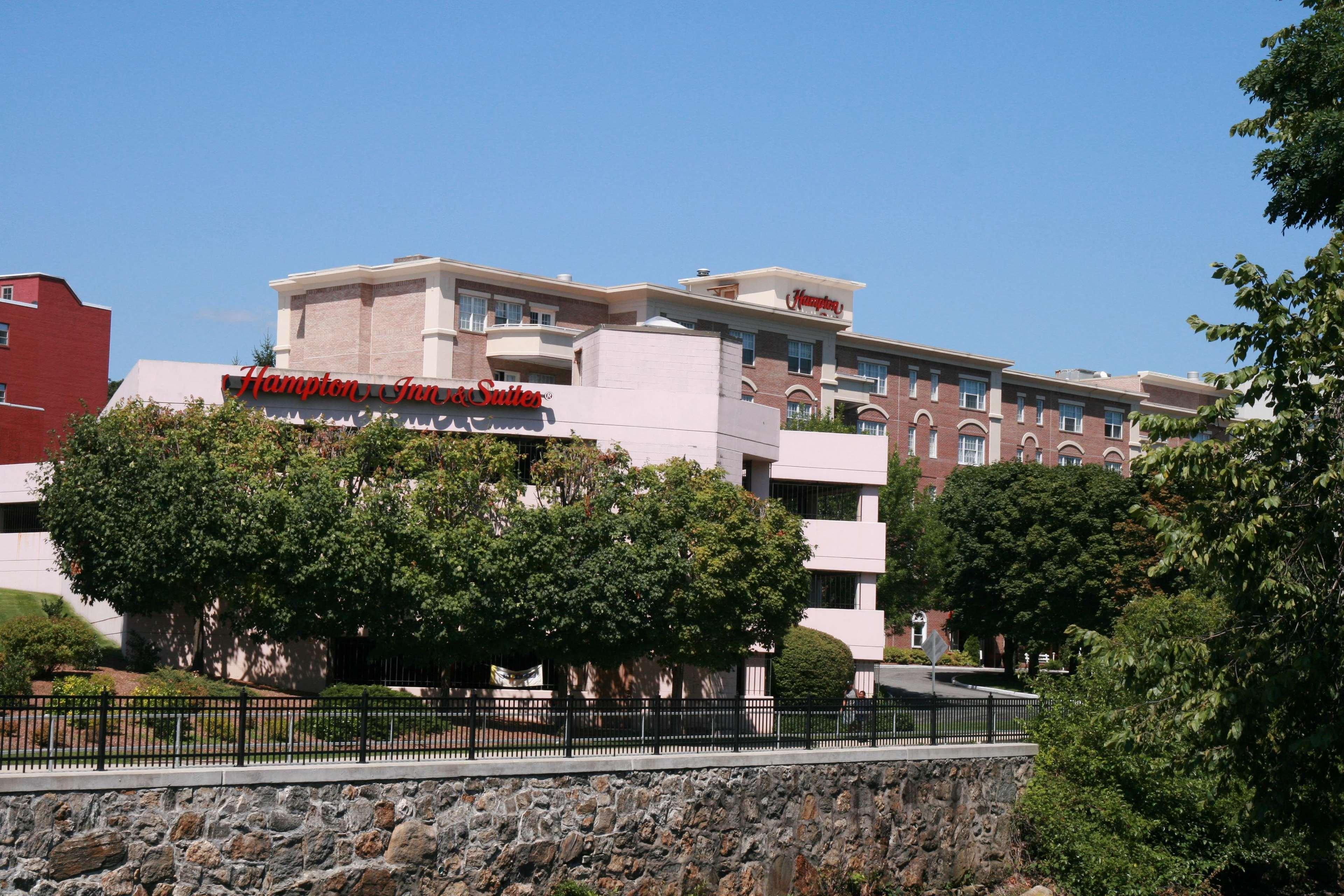 Hampton Inn & Suites Stamford Bagian luar foto