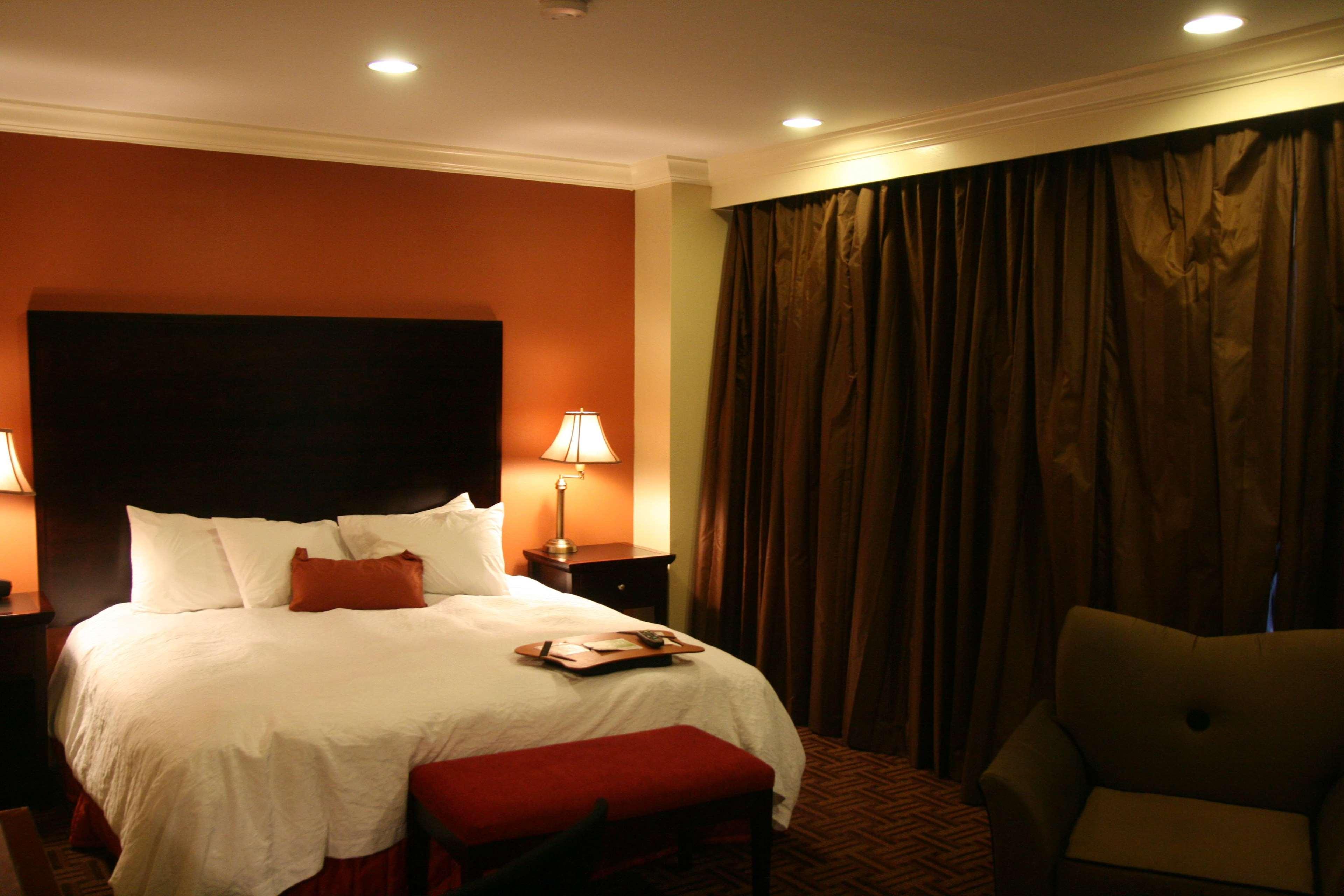 Hampton Inn & Suites Stamford Bagian luar foto