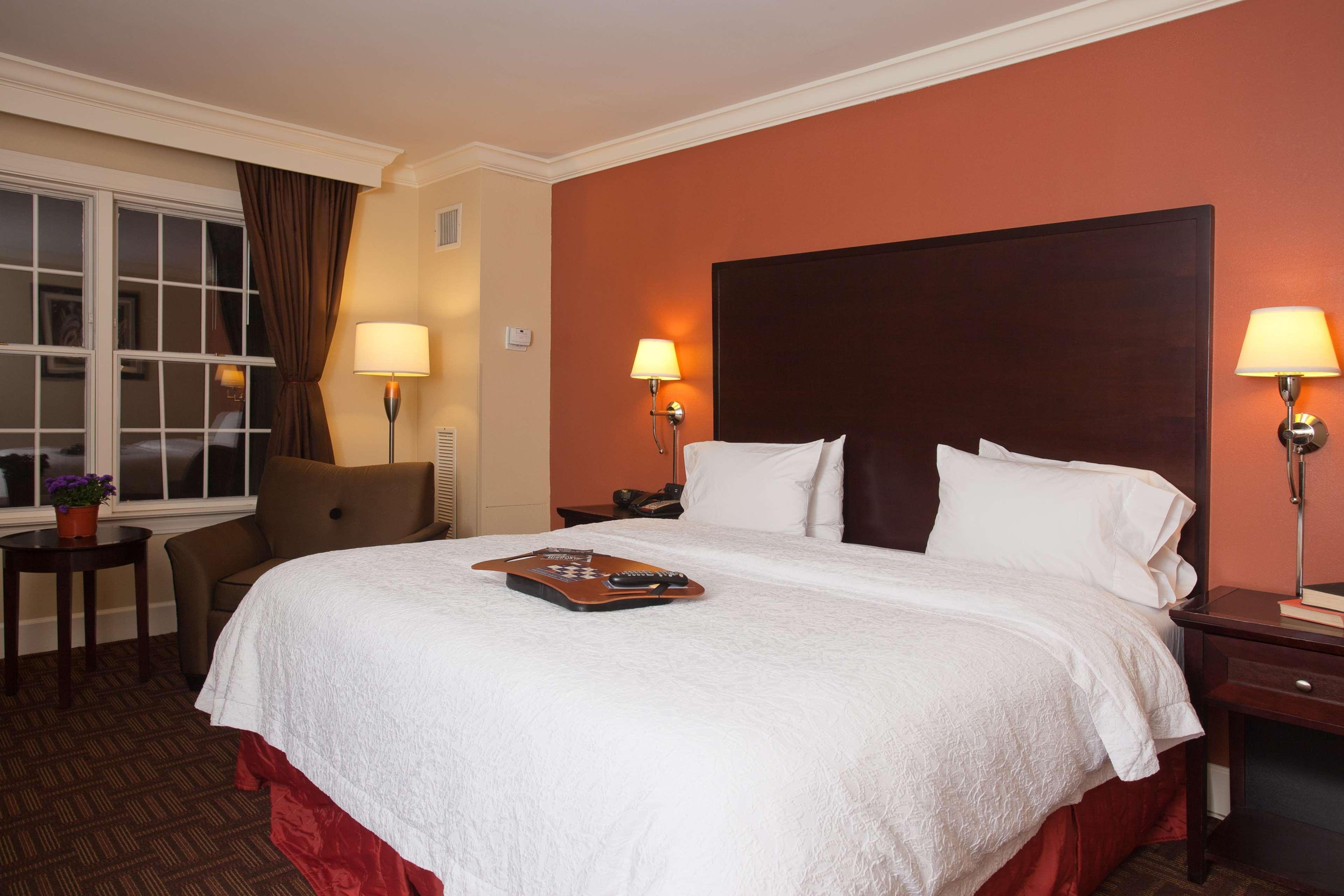 Hampton Inn & Suites Stamford Bagian luar foto
