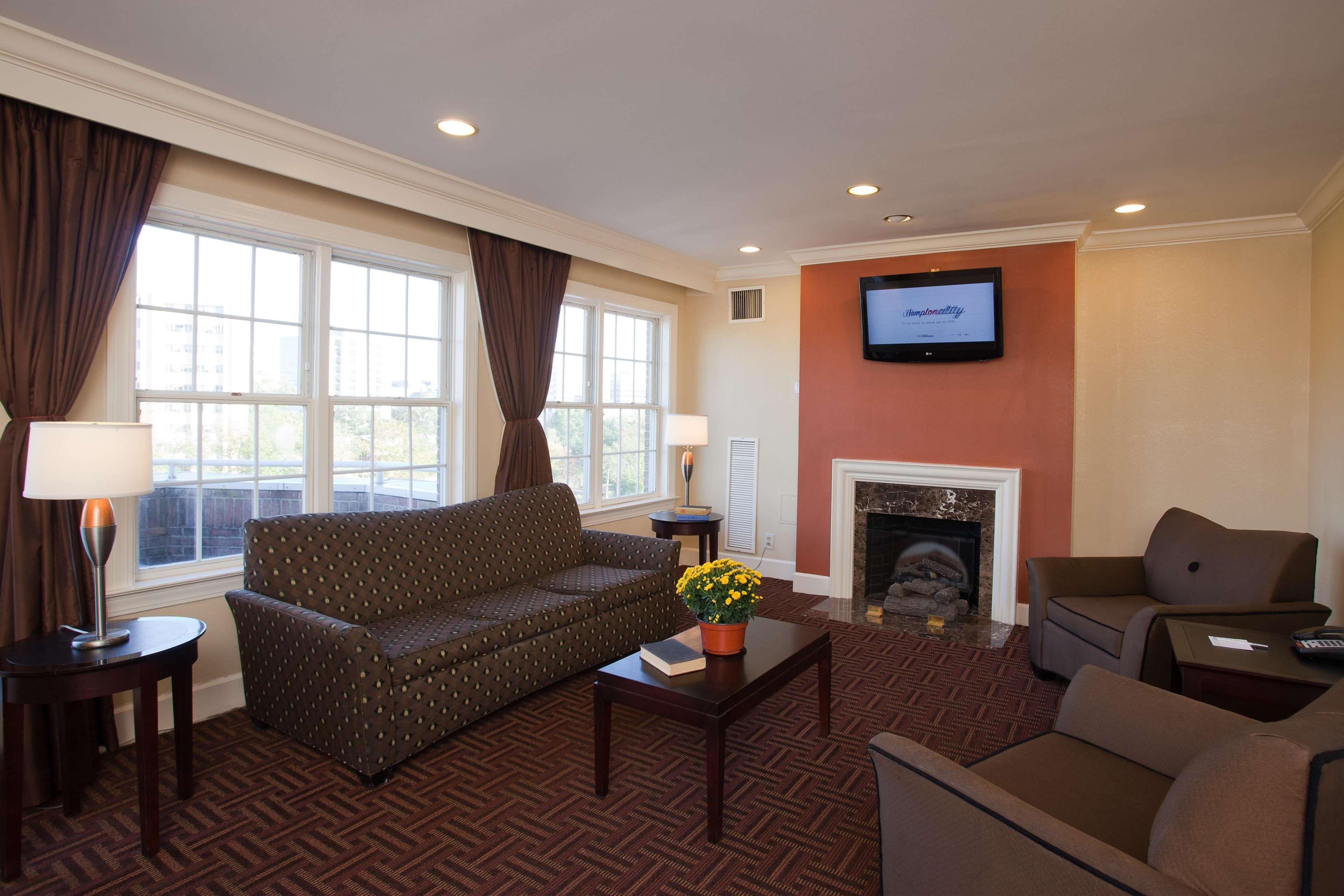 Hampton Inn & Suites Stamford Bagian luar foto