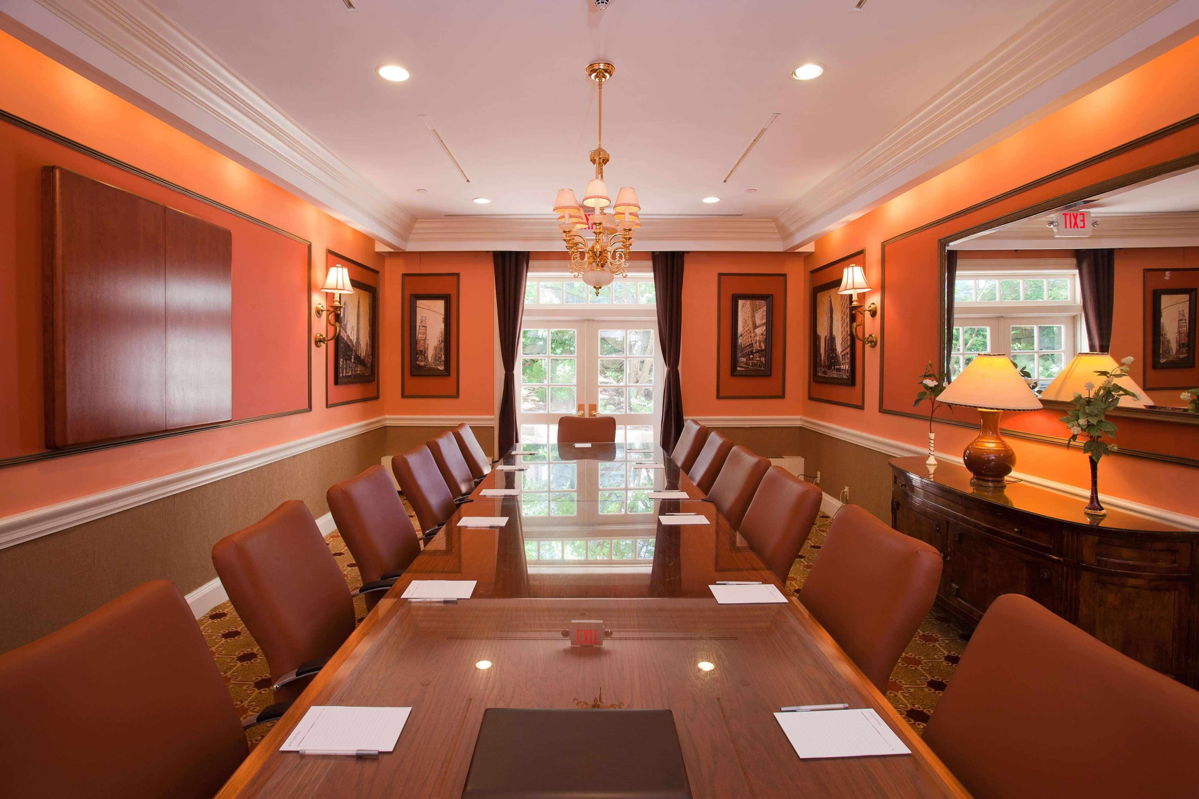 Hampton Inn & Suites Stamford Bagian luar foto
