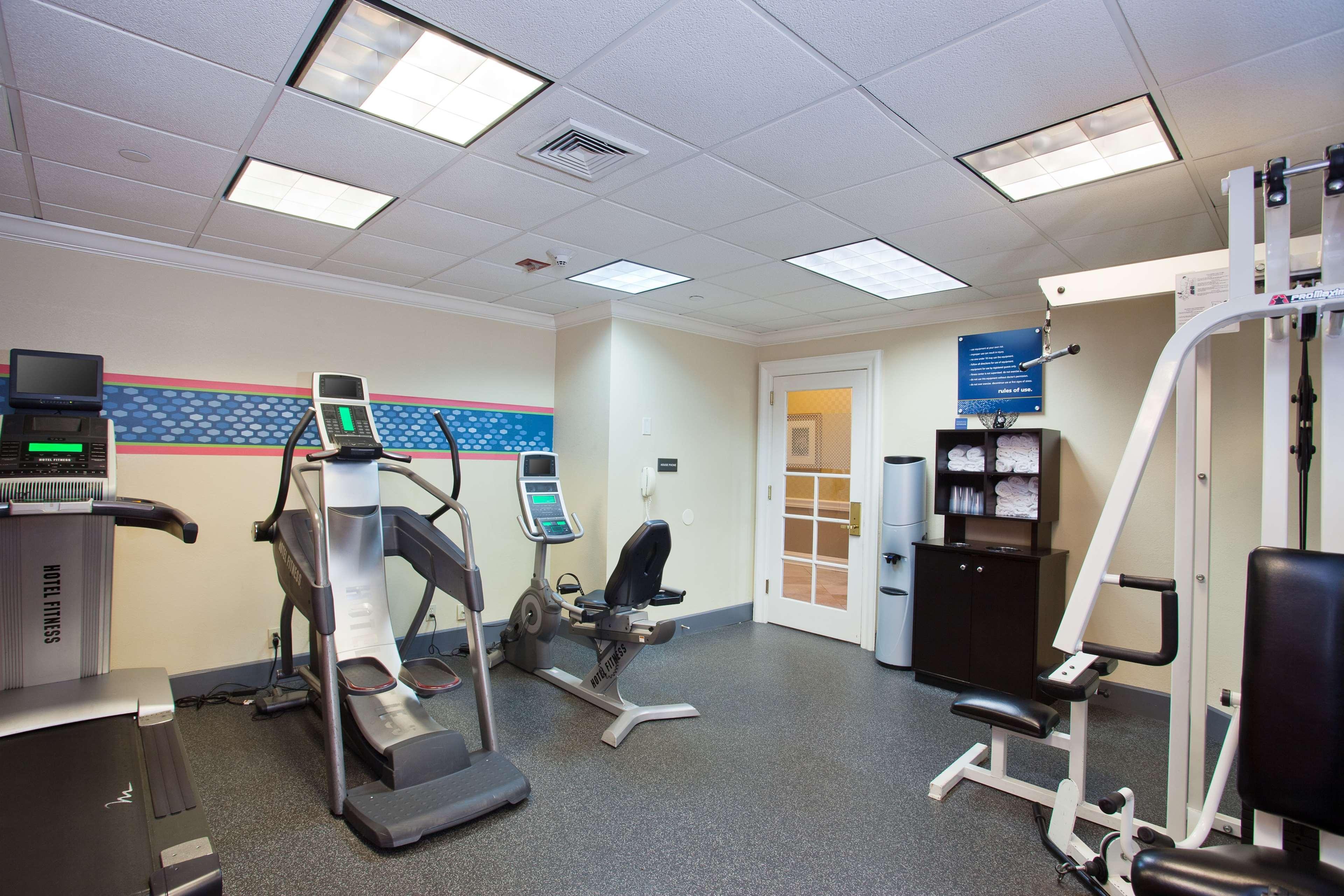 Hampton Inn & Suites Stamford Bagian luar foto