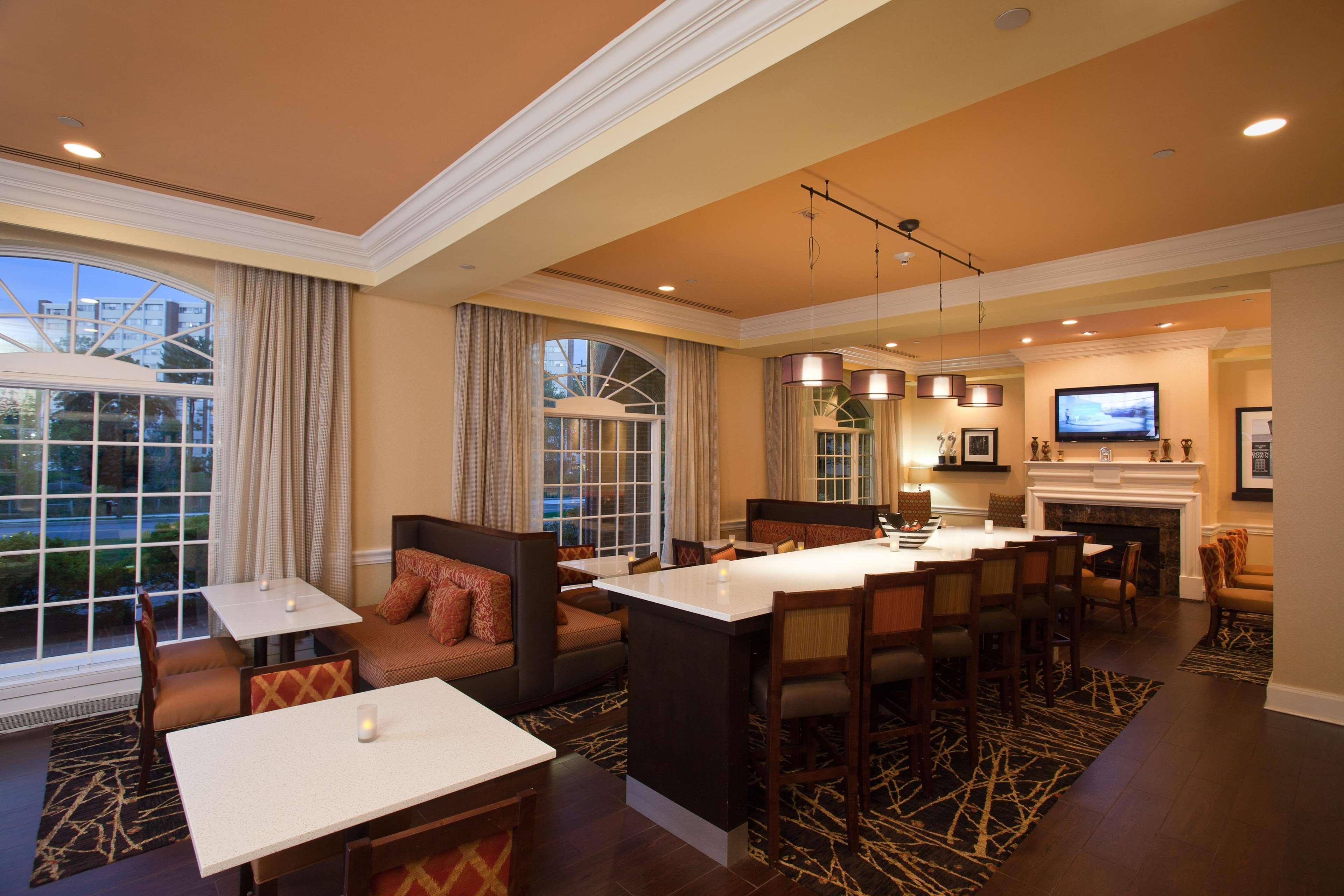 Hampton Inn & Suites Stamford Bagian luar foto