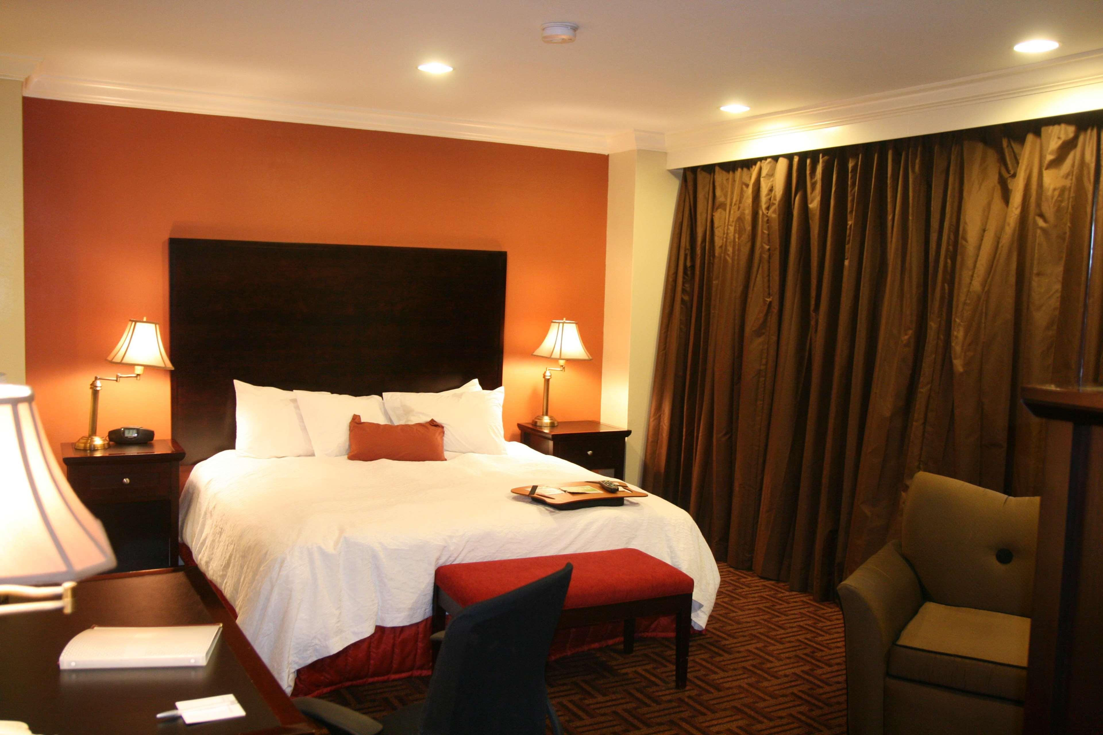 Hampton Inn & Suites Stamford Bagian luar foto
