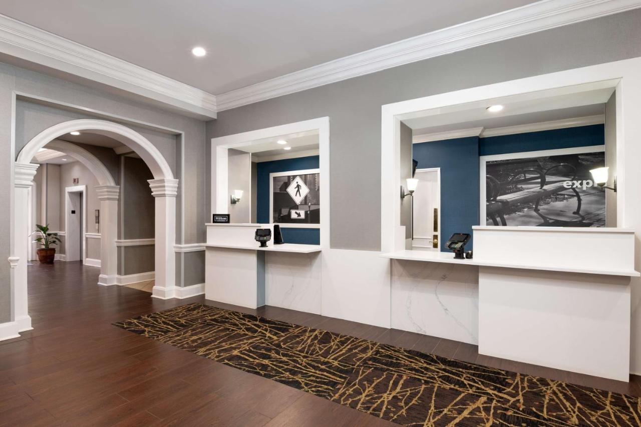Hampton Inn & Suites Stamford Bagian luar foto