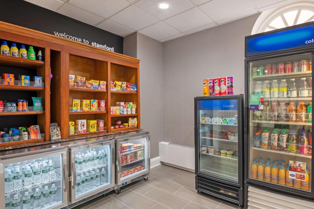 Hampton Inn & Suites Stamford Bagian luar foto