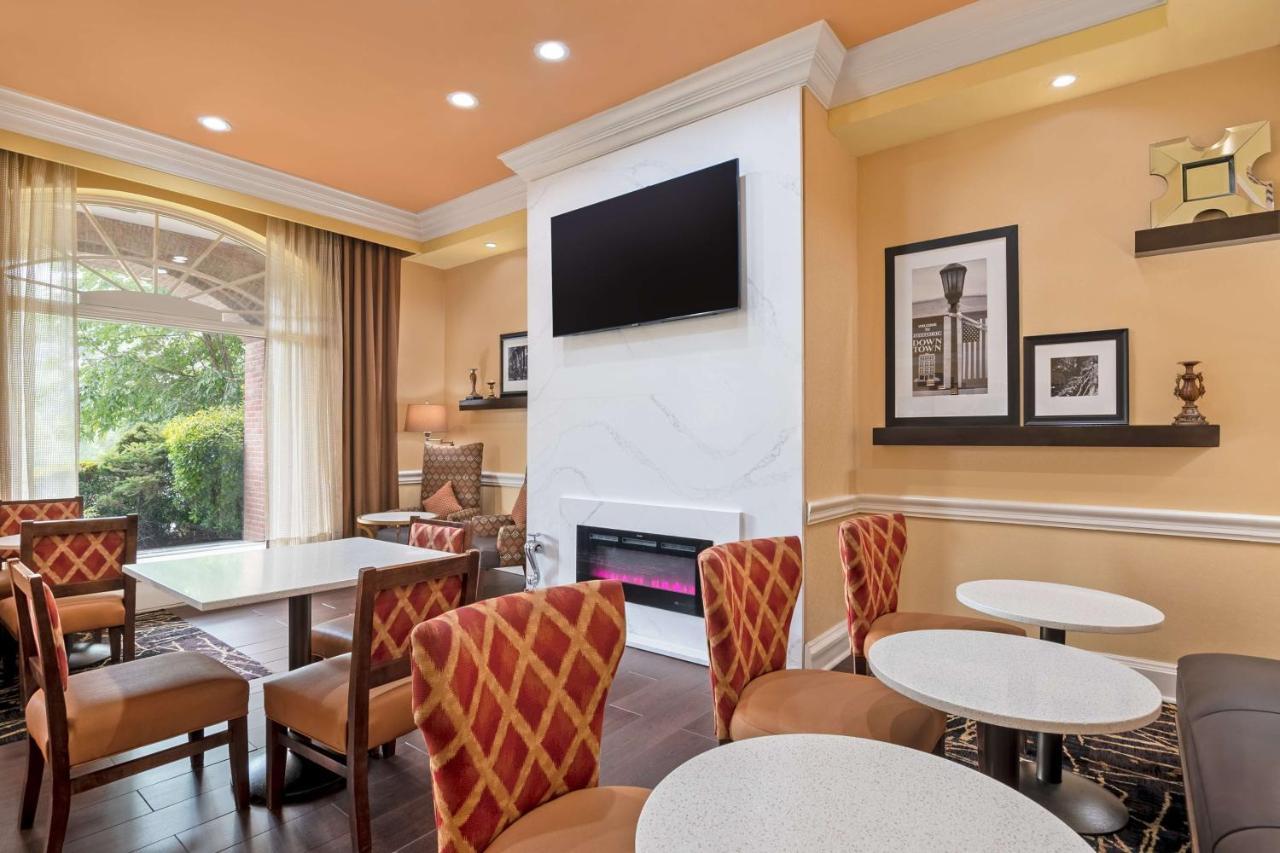 Hampton Inn & Suites Stamford Bagian luar foto