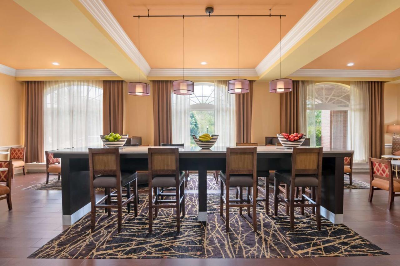 Hampton Inn & Suites Stamford Bagian luar foto