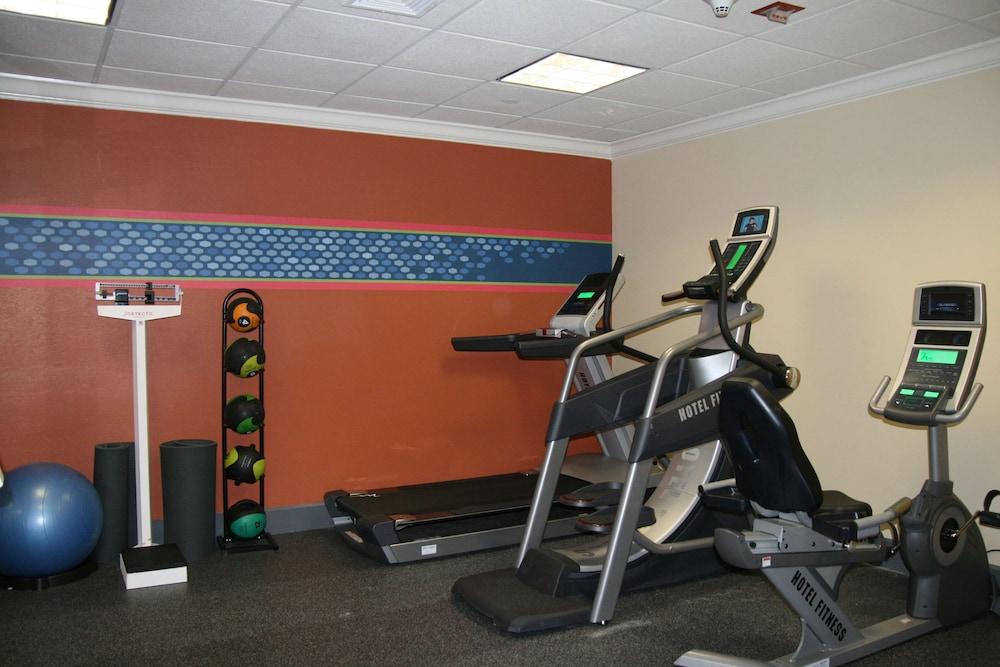 Hampton Inn & Suites Stamford Bagian luar foto
