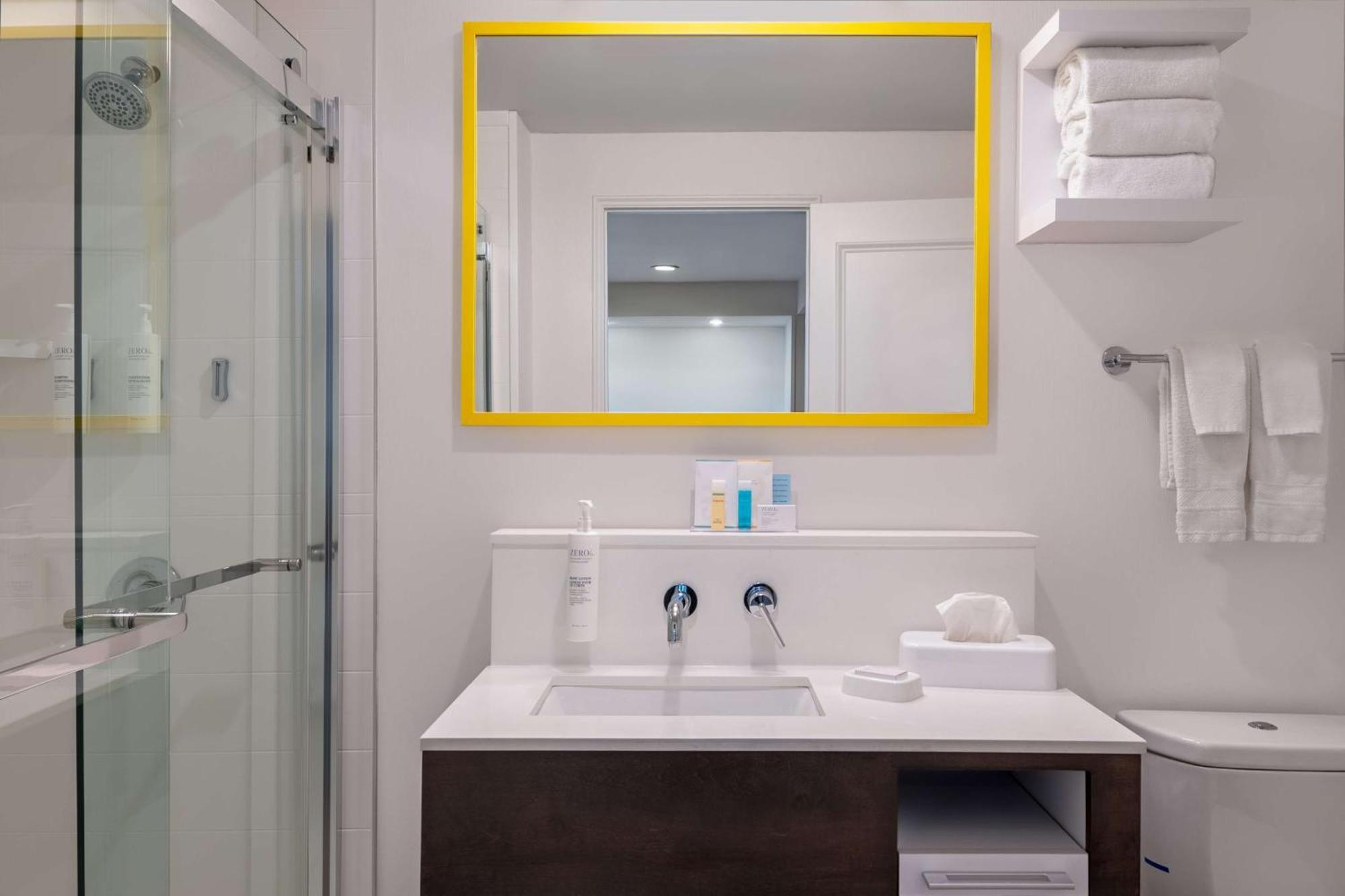 Hampton Inn & Suites Stamford Bagian luar foto