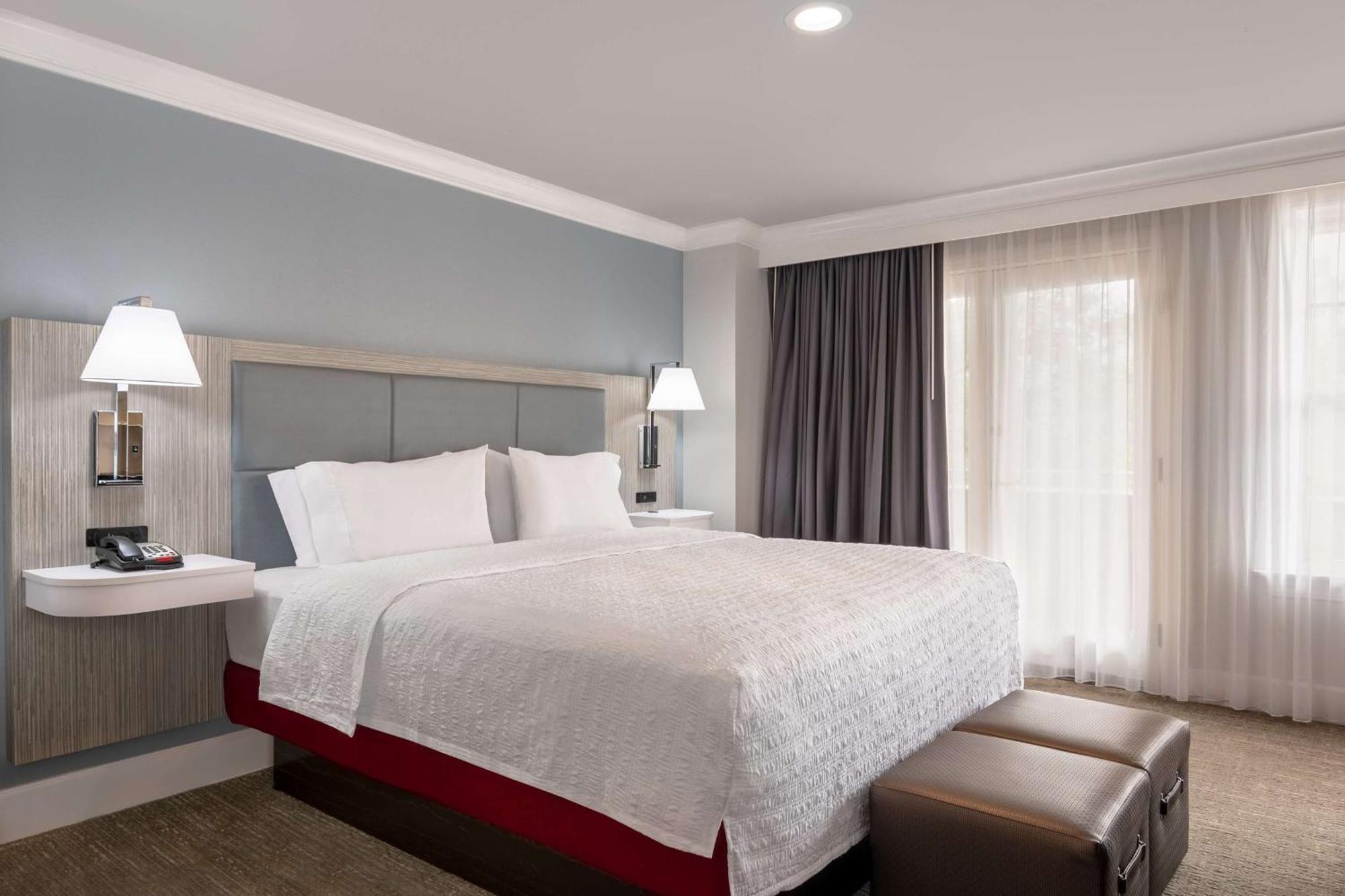 Hampton Inn & Suites Stamford Bagian luar foto