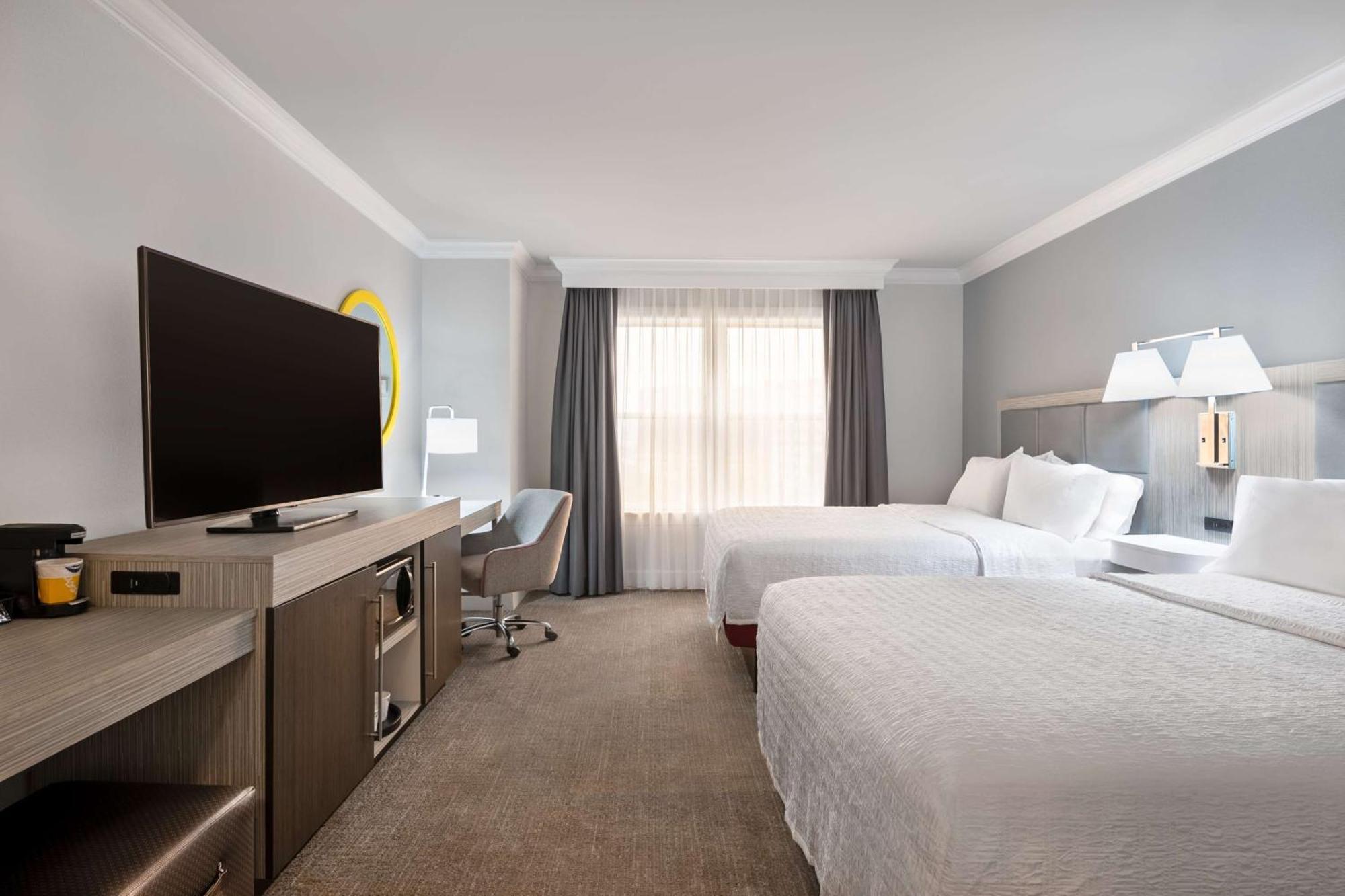 Hampton Inn & Suites Stamford Bagian luar foto