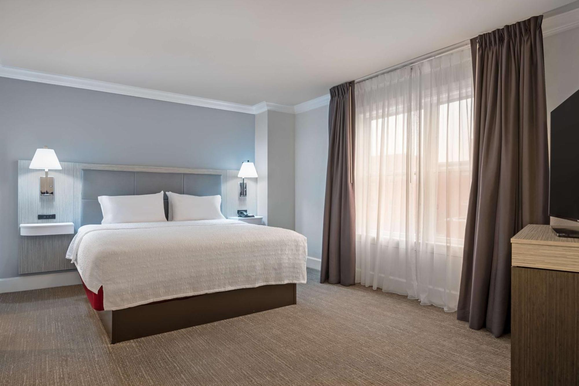 Hampton Inn & Suites Stamford Bagian luar foto