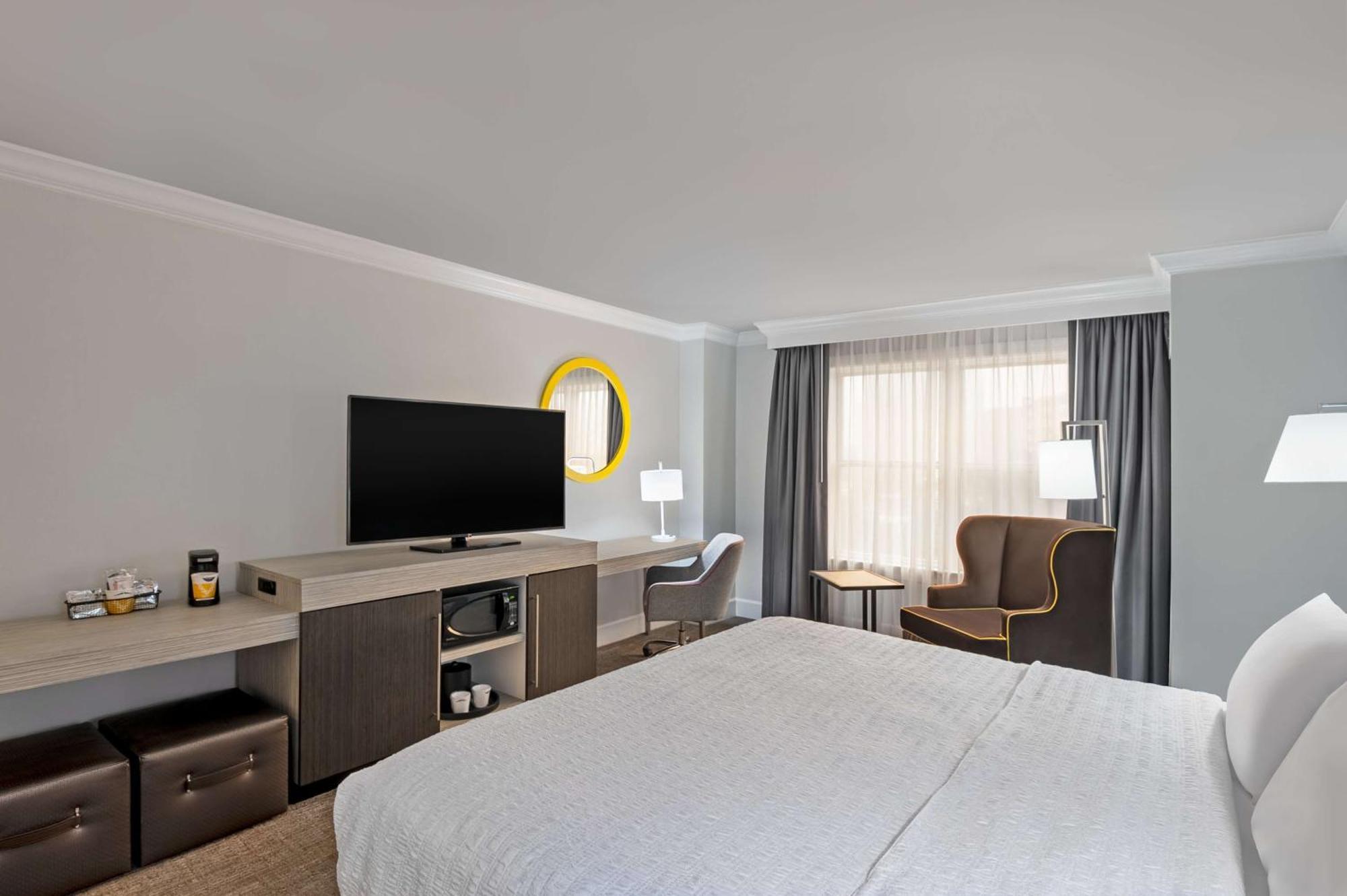 Hampton Inn & Suites Stamford Bagian luar foto