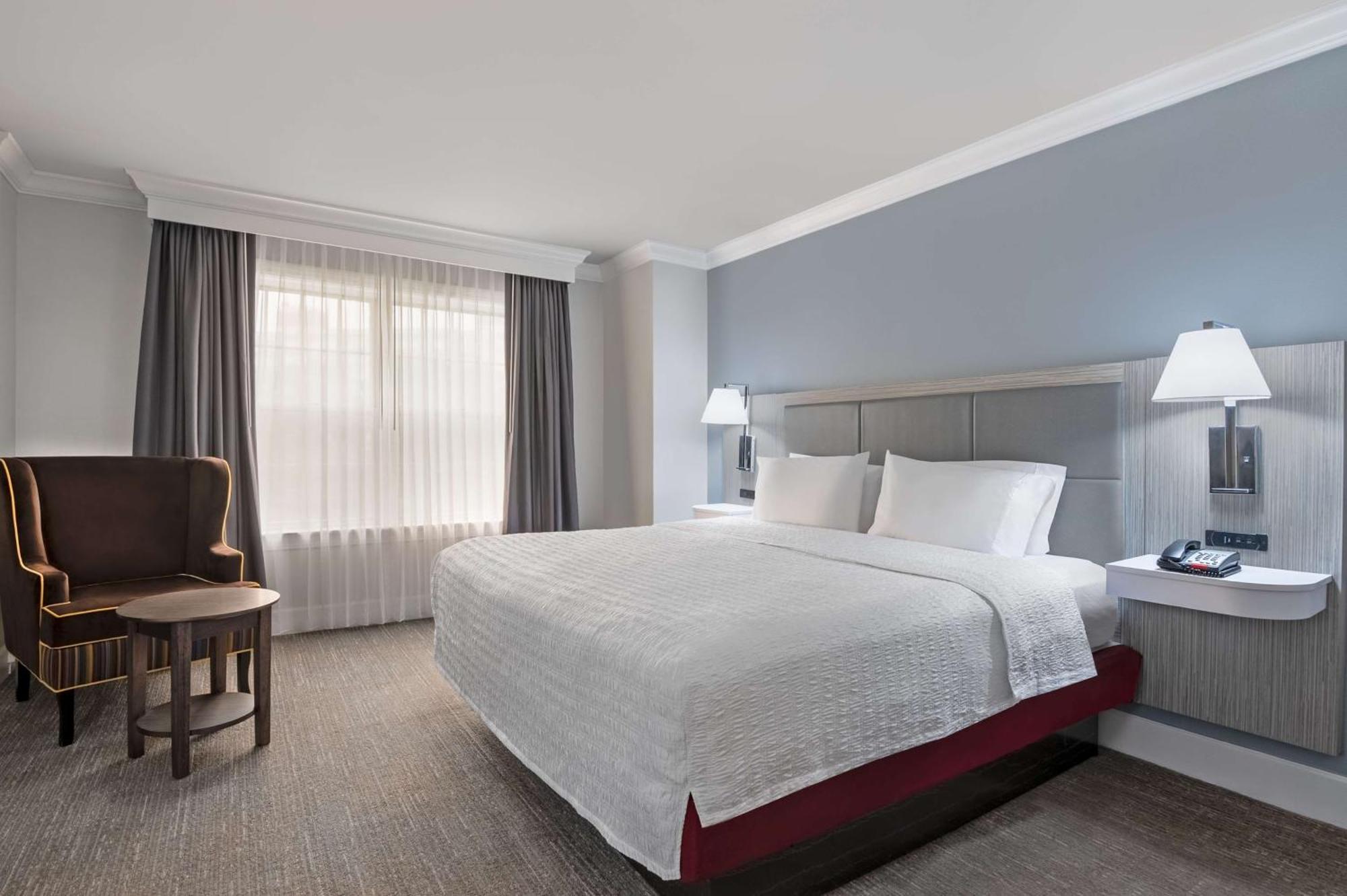 Hampton Inn & Suites Stamford Bagian luar foto