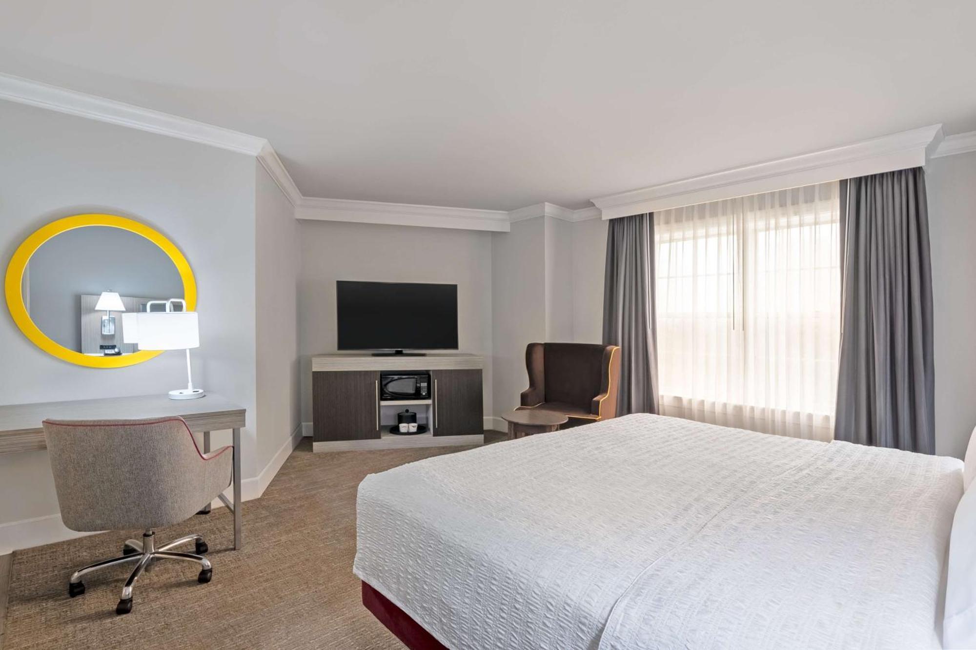Hampton Inn & Suites Stamford Bagian luar foto