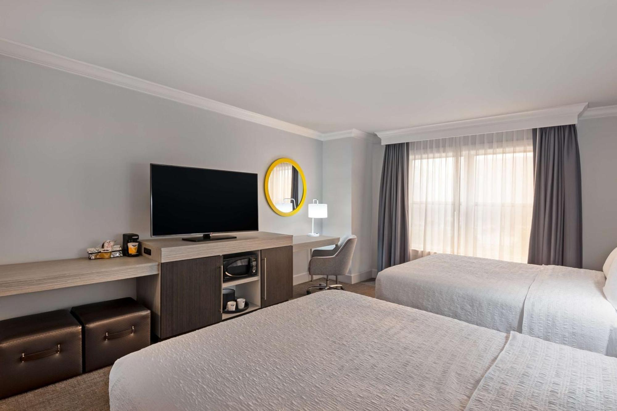 Hampton Inn & Suites Stamford Bagian luar foto
