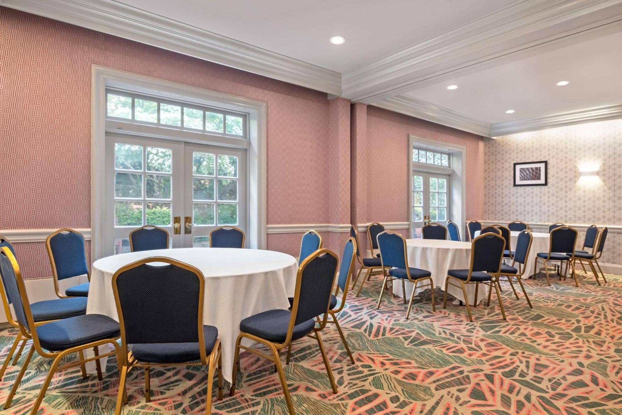 Hampton Inn & Suites Stamford Bagian luar foto